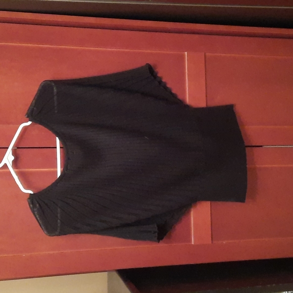 Sweater - Picture 4 of 4